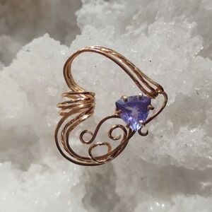 Elegant Heart-Shaped 14K Gold Natural Tanzanite Pendant